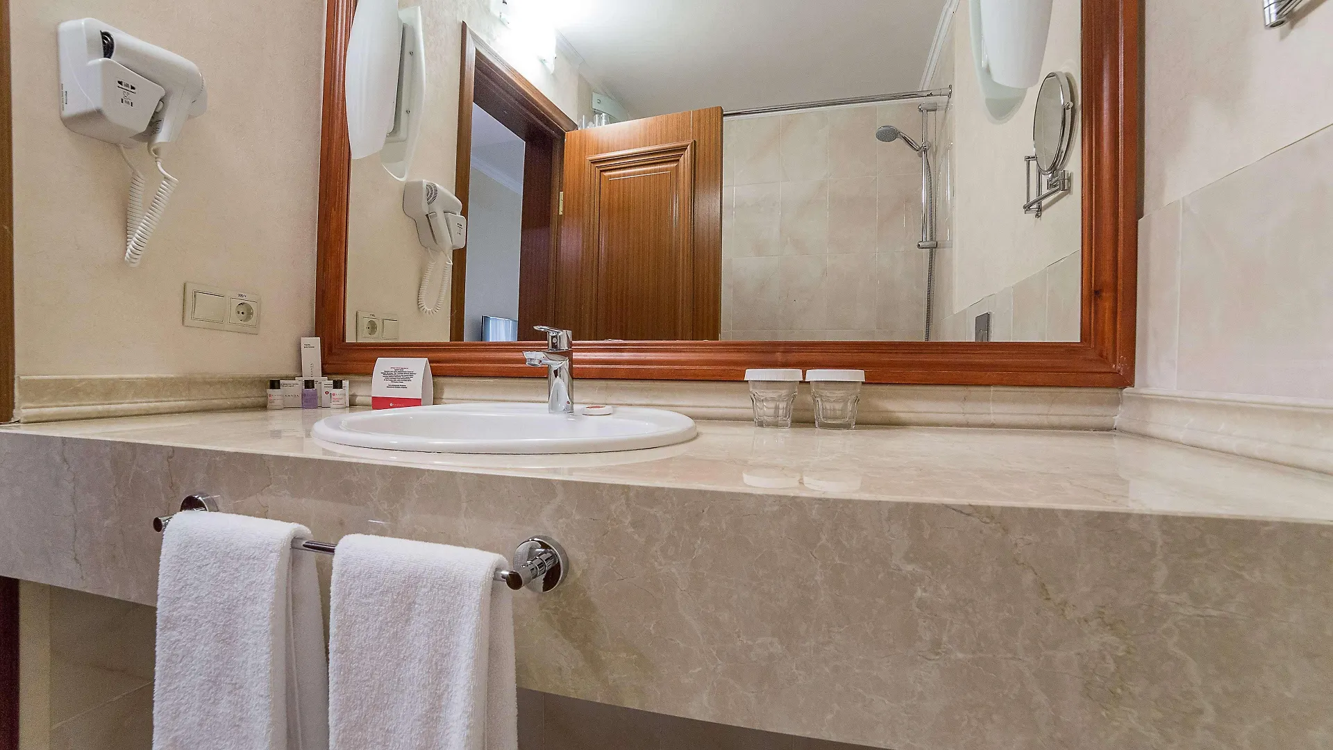 Hotel Ramada By Wyndham Almaty