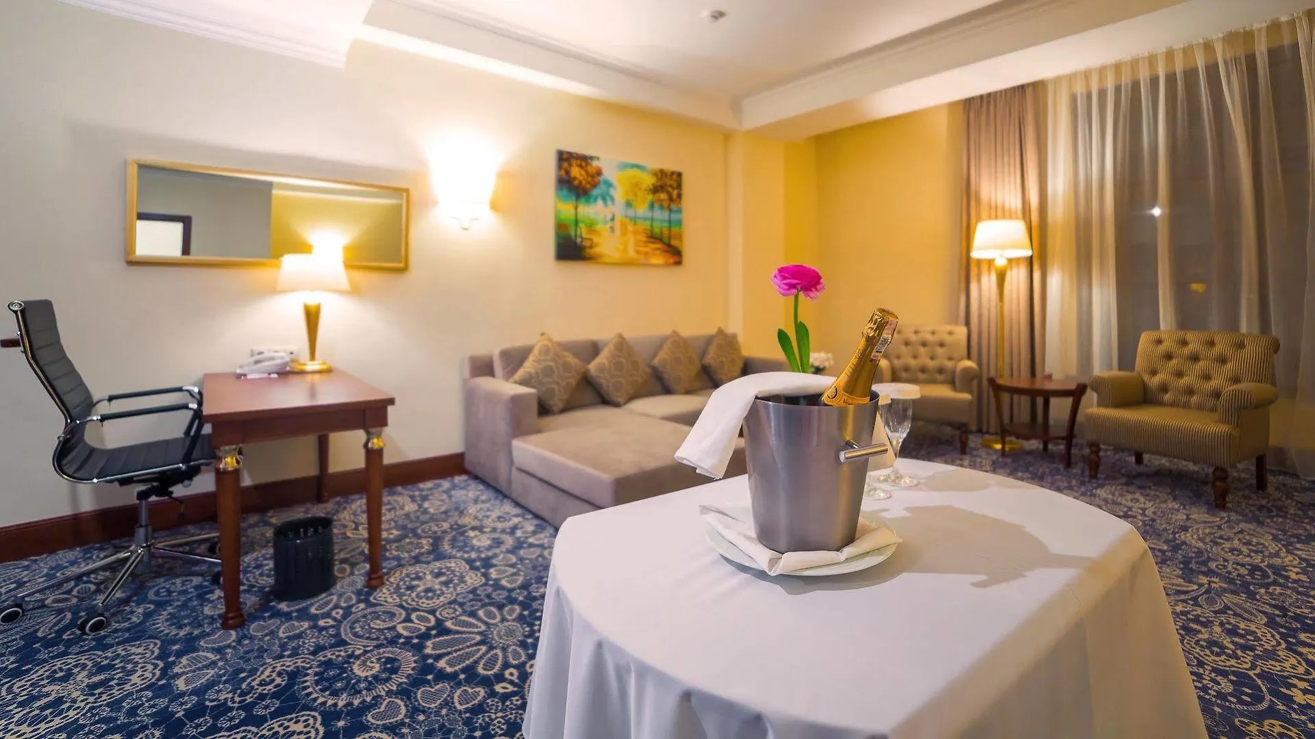 Hotel Ramada By Wyndham Almaty