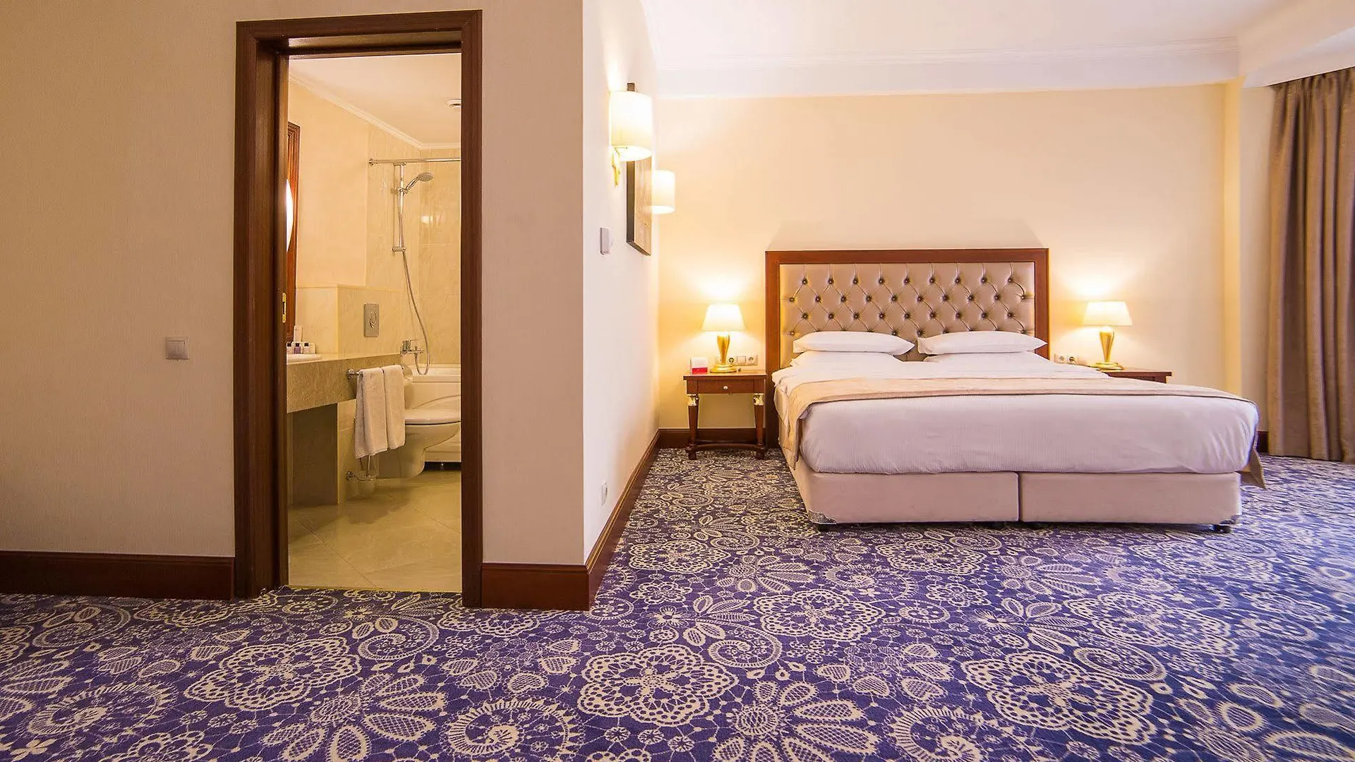 Ramada By Wyndham Almaty Hotel 4*,